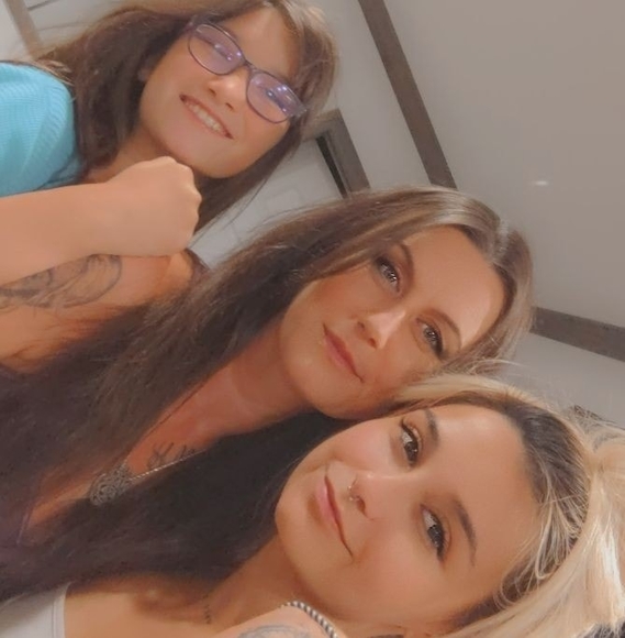 Meet your Posher, Jennifer - Picture 1 of 1